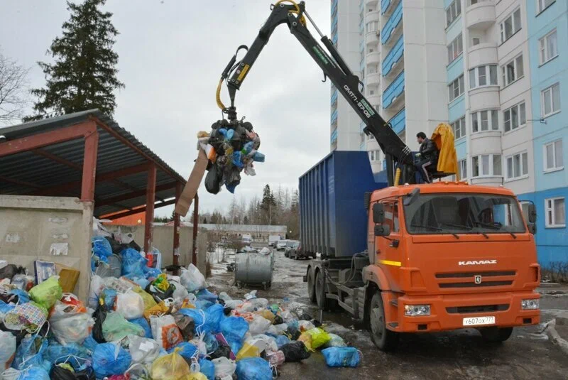 Вывоз бытового мусора в Большой Камне с погрузкой в октябре
