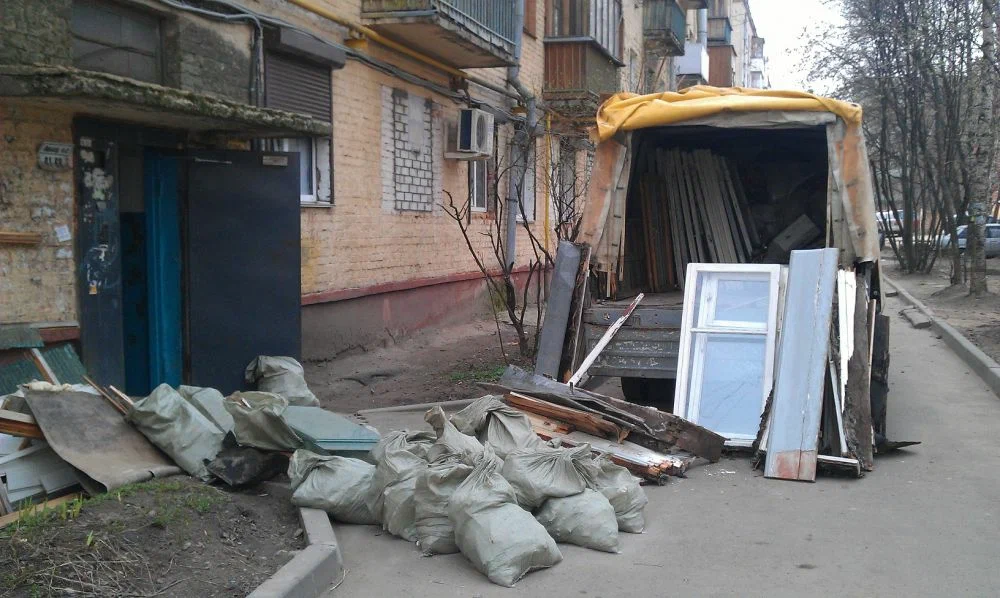 Вывоз мусора после ремонта в Большой Камне от ПроМусор — цены от 4563 руб., быстро и недорого