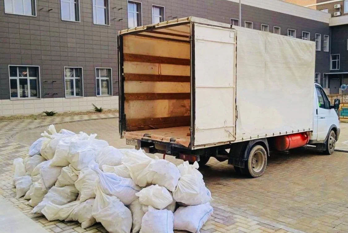 Вывоз строительного мусора из новостроек в Большой Камне в октябре