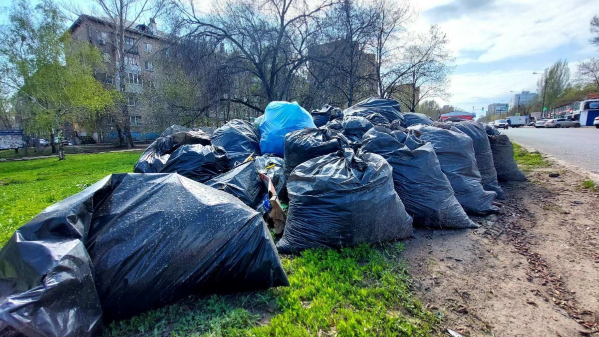 Вывоз и утилизация мусора после субботника в Большой Камне в октябре