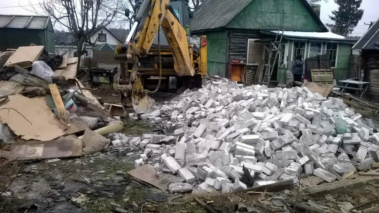 Вывоз мусора после сноса здания в Большой Камне от ПроМусор – цена от 5071 руб., утилизация и уборка стройотходов