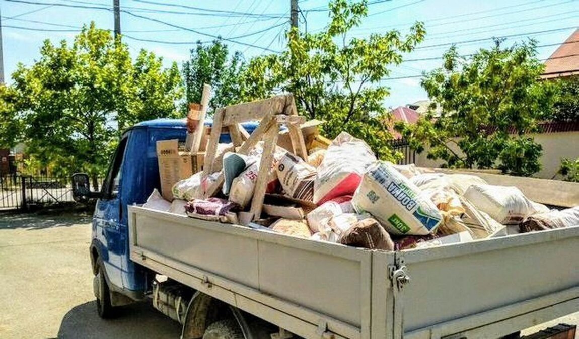 Вывоз мусора Газелью в Большой Камне в октябре
