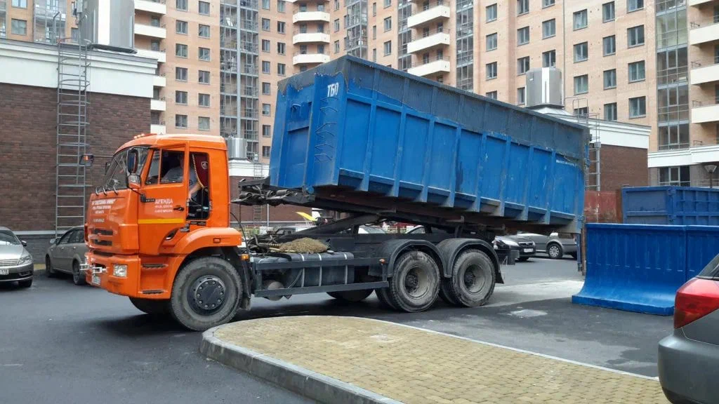 Аренда пухто для вывоза строительного и бытового мусора в Большой Камне в октябре
