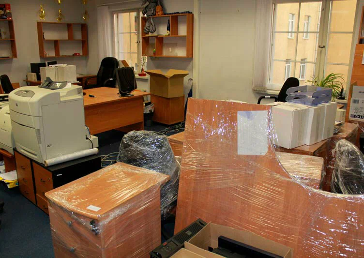 Вывоз старой офисной мебели в Большой Камне в октябре