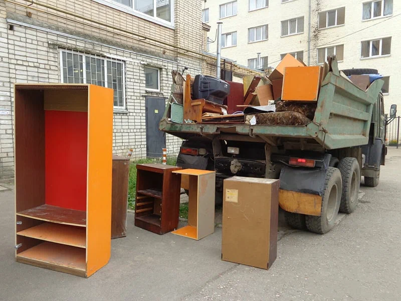 Вывоз шкафа в Большой Камне от ПроМусор — недорого, демонтаж, утилизация, вывоз из квартиры от 862 руб