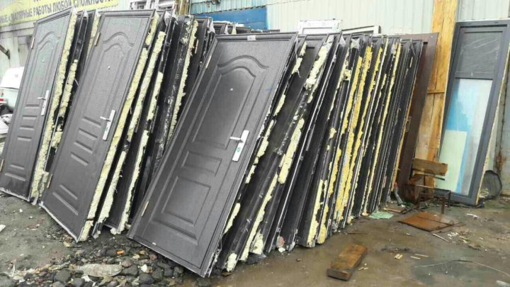 Вывоз металлических дверей с утилизацией в Большой Камне в октябре