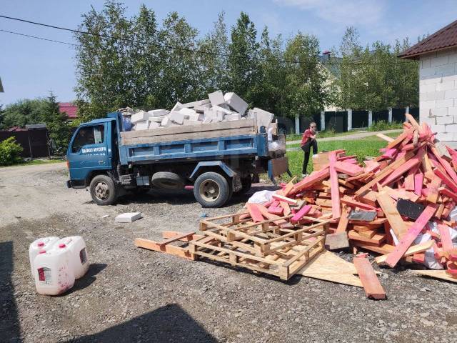 Вывоз мусора с чердака в Большой Камне в октябре