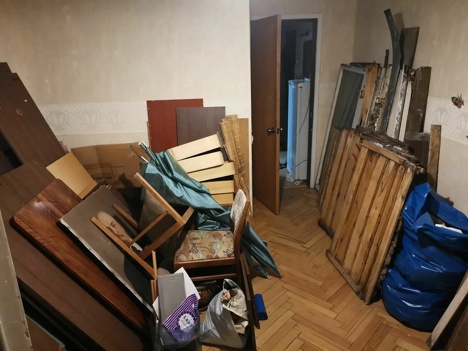 Демонтаж мебели с вывозом и утилизацией в Большой Камне в октябре