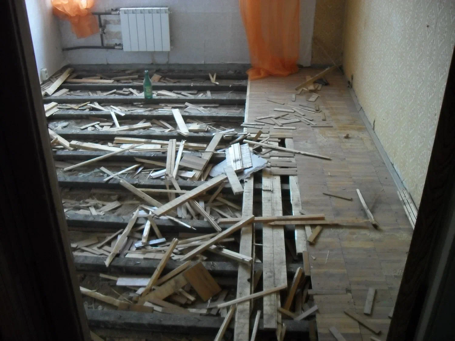 Демонтаж пола с вывозом строительного мусора в Большой Камне в октябре